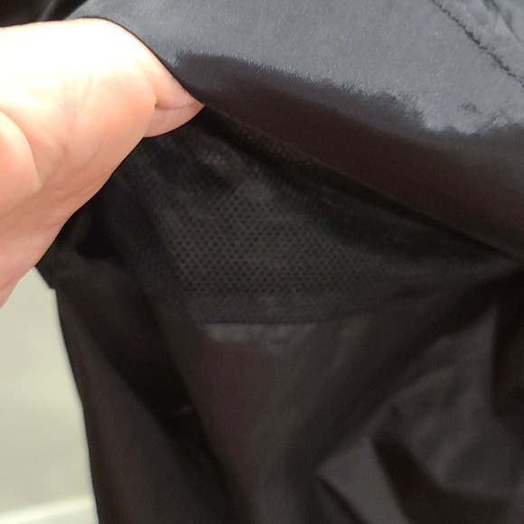 Club Monaco blk nylon/,polyester outdoor vest - Picture 8 of 9